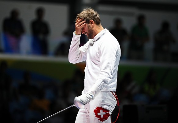 epa05468774 Benjamin Steffen of Switzerland reacts after losing to Park Sang-young of South Korea in the men's Epee individual semi finals of the Rio 2016 Olympic Games Fencing events at the Carioca Arena 3 in the Olympic Park in Rio de Janeiro, Brazil, 09 August 2016.  EPA/JOSE MENDEZ