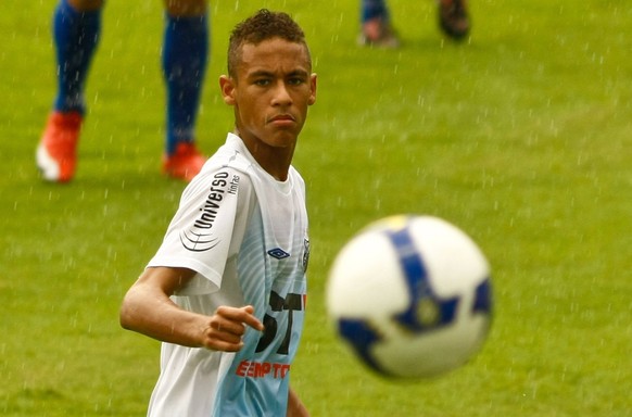 Neymar Jr. Jr. Training / FC Santos CAMPEONATO BRASILEIRO PUBLICATIONxNOTxINxBRA DouglasxAbyxSaber

Neymar JR JR Training FC Santos Campeonato Brasileiro PUBLICATIONxNOTxINxBRA