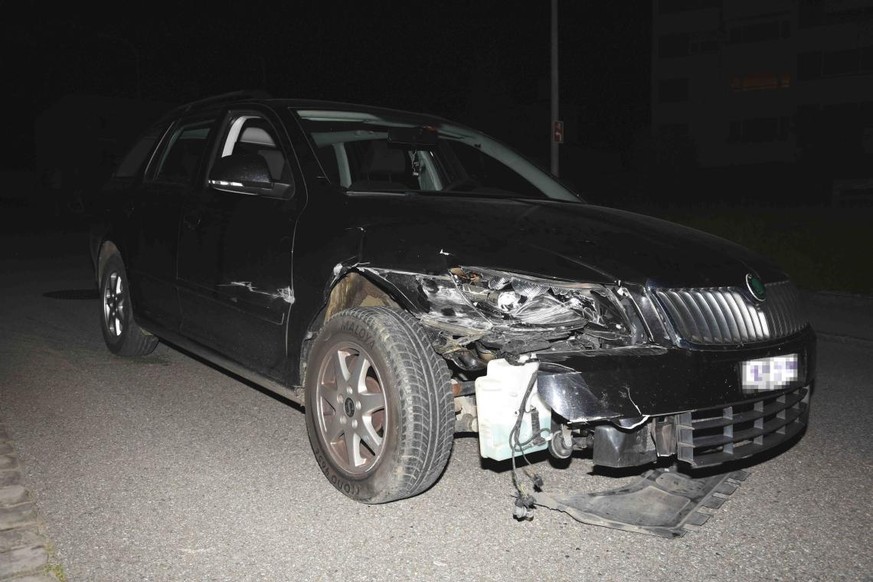 Am Samstag (22.08.2020), kurz vor 1 Uhr, ist eine 17-jährige Autofahrerin mit ihren Mitfahrerinnen im Alter von 16 und 15 Jahren nach einer Strolchenfahrt auf der Bahnhofstrasse verunfallt. Die Jugend ...