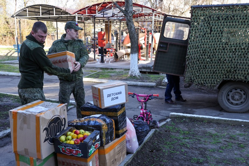 RUSSIA, KHERSON REGION - NOVEMBER 25, 2025: Servicemen of the motor rifle regiment of the 14th Army Corps within Russia s Dnepr Group of Forces deliver humanitarian aid to the Alyoshki psychoneurologi ...