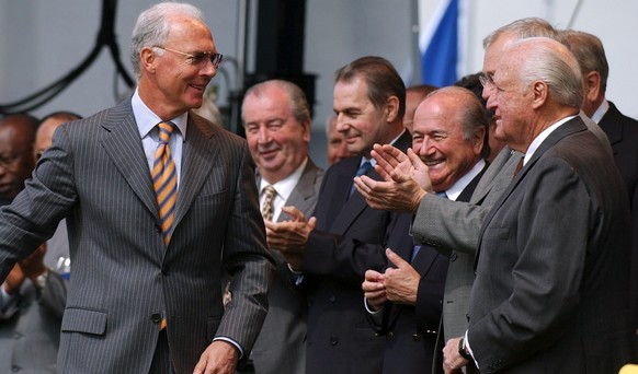 Former soccer star Franz Beckenbauer from Germany, left, is applauded by former FIFA president Joao Havelange from Brazil, Elmar Ledergerber, mayor of Zurich, the actual president of the Federation In ...