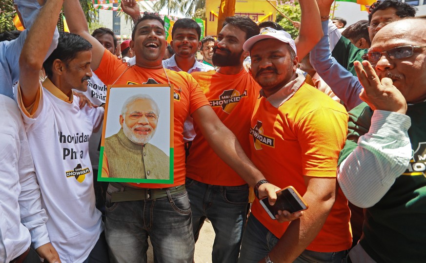 epa07593470 Bharatiya Janta Party workers celebrate as the BJP party leads the election results in Mumbai, India, 23 May 2019. The Lok Sabha, the lower house of Parliament, elections, which began on 1 ...