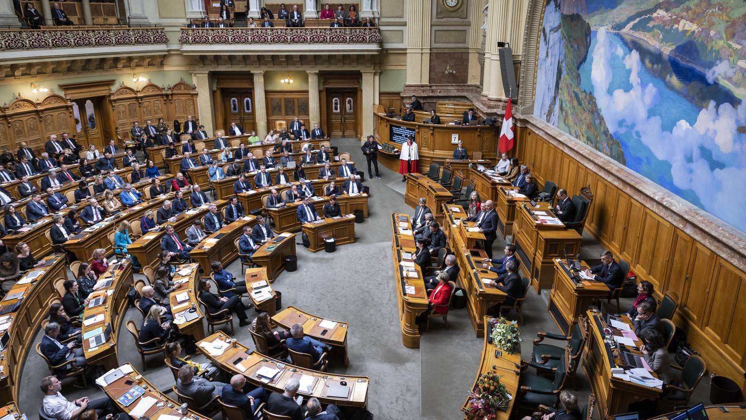 Der soeben zum Bundespraesidenten 2023 gewaehlte Bundesrat Alain Berset, Mitte rechts, spricht zur Vereinigten Bundesversammlung, am Mittwoch, 7. Dezember 2022 in der Kuppelhalle im Nationalratssaal i ...