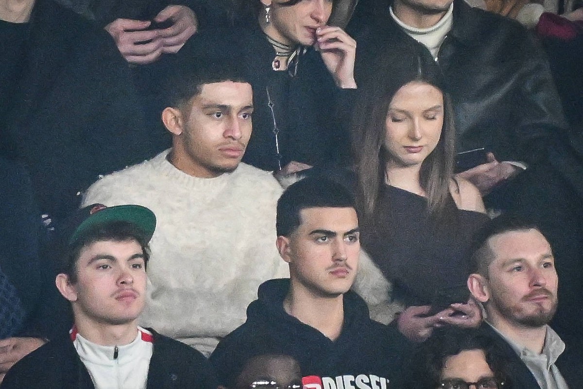February 21, 2026, Paris, France, France: Tahirys DOS SANTOS with his girlfriend Coline during the Ligue 1 match between Paris Saint-Germain PSG and FC Metz at Parc des Princes Stadium on February 21, ...