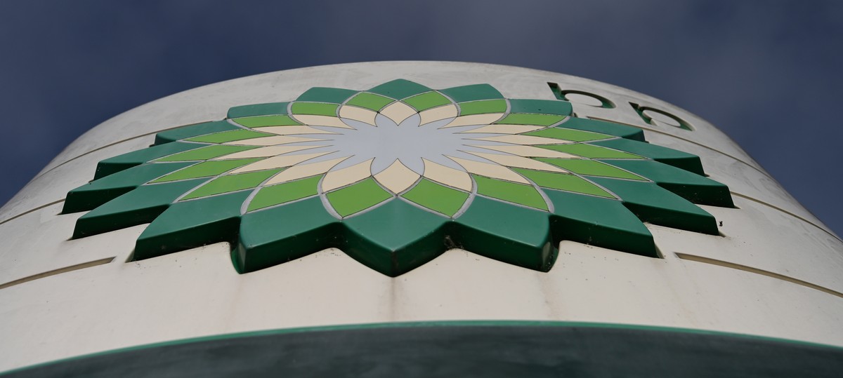 epa09457402 A BP petrol station in London, Britain, 09 September 2021. According to a report published by Carbon Tracker, the oil giants Shell and BP will need to cut their production by at least a th ...