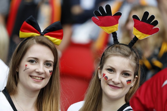 Football Soccer - Northern Ireland v Germany - EURO 2016 - Group C - Parc des Princes, Paris, France - 21/6/16
Germany fans before the match
REUTERS/Christian Hartmann
Livepic