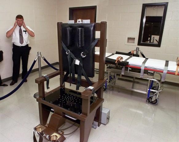 FILE - In this Oct. 13, 1999, file photo, Ricky Bell, then the warden at Riverbend Maximum Security Institution in Nashville, Tenn., gives a tour of the prison&#039;s execution chamber. Attorneys for  ...