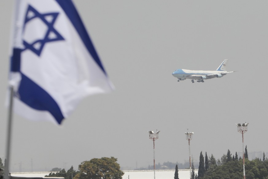 epa05980852 The US Air Force One carrying US President Donald J. Trump and US First Lady Melania Trump approaches Ben Gurion Airport, in Lod outside Tel Aviv, Israel, 22 May 2017. Trump arrived for a  ...