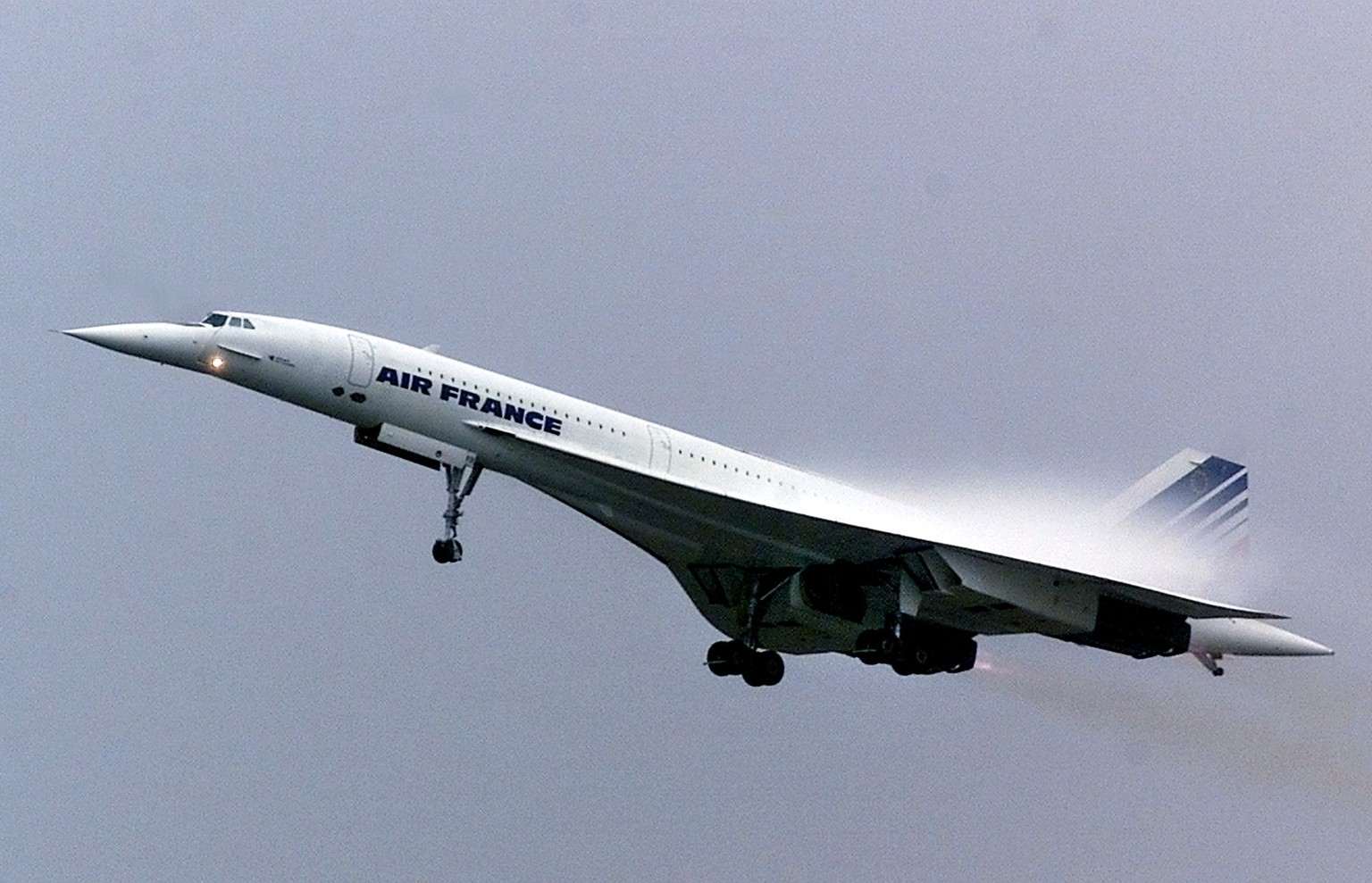ARCHIV - ZUM 50. JAHRESTAG DES ERSTFLUGS DER CONCORDE AM 2. MAERZ 1969, STELLEN WIR IHNEN FOLGENDES BILDMATERIAL ZUR VERFUEGUNG - An Air France Concorde takes off from the Charles de Gaulle airport at ...