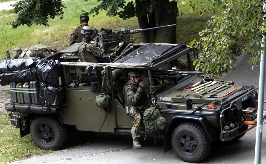 Das Schweizer Armee Aufklaerungsdetachement (AAD 10) praesentiert sich am Donnerstag, 16. August 2007 waehrend einer Uebung auf dem Grenadier Waffenplatz von Isone erstmals den Medien. Zu den Aufgaben ...