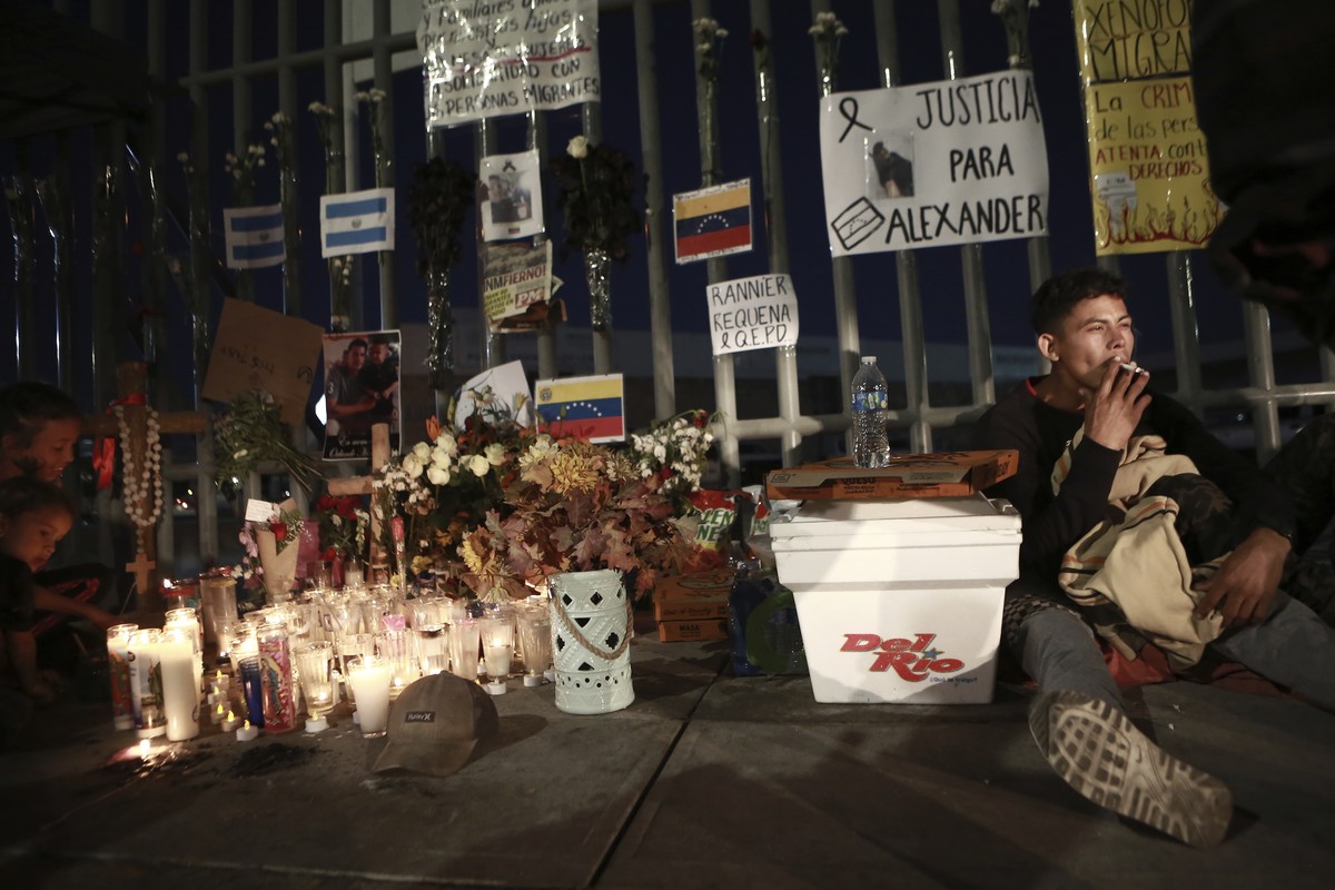 Activists and migrants join a vigil for the victims of a fire at a migration detention center in Ciudad Juarez, Mexico, Wednesday, March 29, 2023, a day after dozens of migrants died as a result of th ...