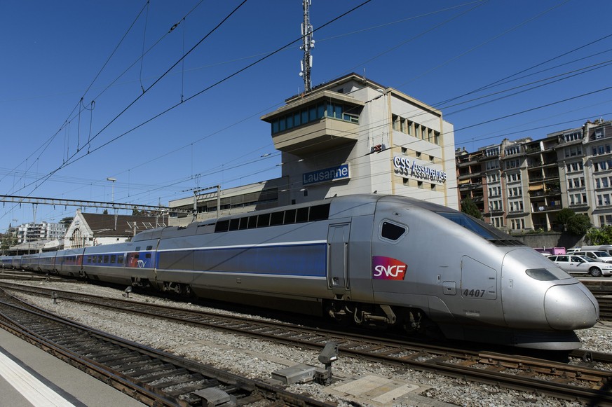 ARCHIV - ZUM THEMA OEFFNUNG DES INTERNATIONALEN PERSONENSCHIENENVERKEHRS AN DER SOMMERSESSION DER EIDGENOESSISCHEN RAETE STELLEN WIR IHNEN FOLGENDES BILDMATERIAL ZUR VERFUEGUNG - Le nouveau train a gr ...