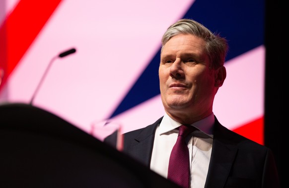 epa10205271 Labour leader Sir Keir Starmer leads a tribute to late British Queen Elizabeth II during the Labour Party Conference 2022 in Liverpool, UK, 25 September 2022. The four-day conference runs  ...