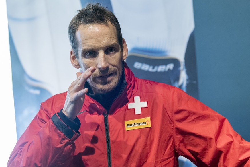 Swiss Hockey Nationaltrainer Patrick Fischer beantwortet Fragen der Journalisten bei einem Medientermin am Donnerstag, 20. April 2017, in der Tissot Arena in Biel. (KEYSTONE/Lukas Lehmann)