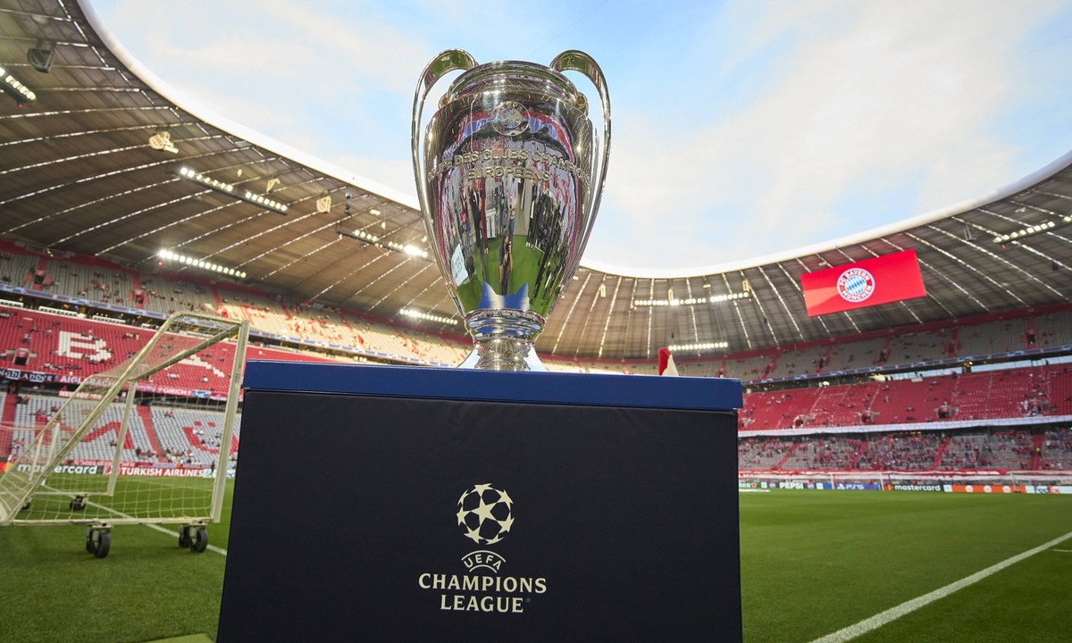Champions League Pokal, Trophaee, Pott, ceremony, in the semi final match FC BAYERN MUENCHEN - REAL MADRID 2-2 of football UEFA Champions League in season 2023/2024 in Munich, Apr 30, 2024. Halbfinale ...