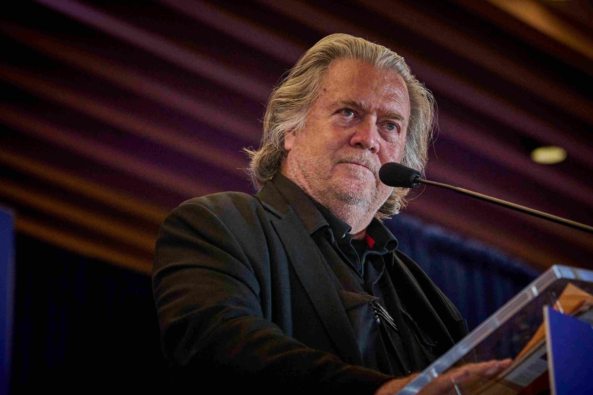 Steve Bannon.