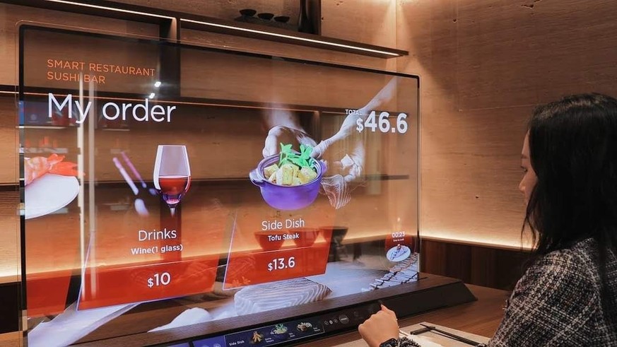 Transparente Bildschirme: ein Trend an der Consumer Electronic Show 2024.