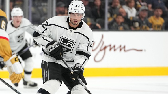 NHL, Eishockey Herren, USA Preseason-Los Angeles Kings at Vegas Golden Knights, Sep 26, 2022 Las Vegas, Nevada, USA Los Angeles Kings left wing Kevin Fiala 22 controls the puck against the Vegas Golde ...