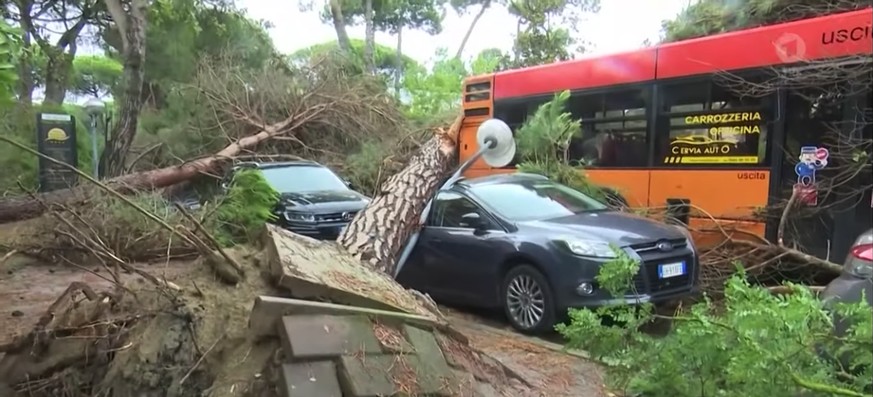 Aufnahmen der Folgen des Unwetters im Badeort Milano Marittima (Italien).