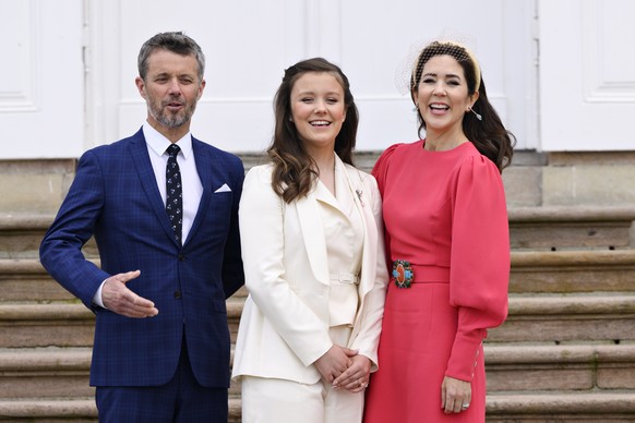 epa09918440 Princess Isabella (C) is flanked by her parents, Danish Crown Prince Frederik (L) and Crown Princess Mary (R) as they pose pose for the media after Princess Isabella&#039;s confirmation in ...