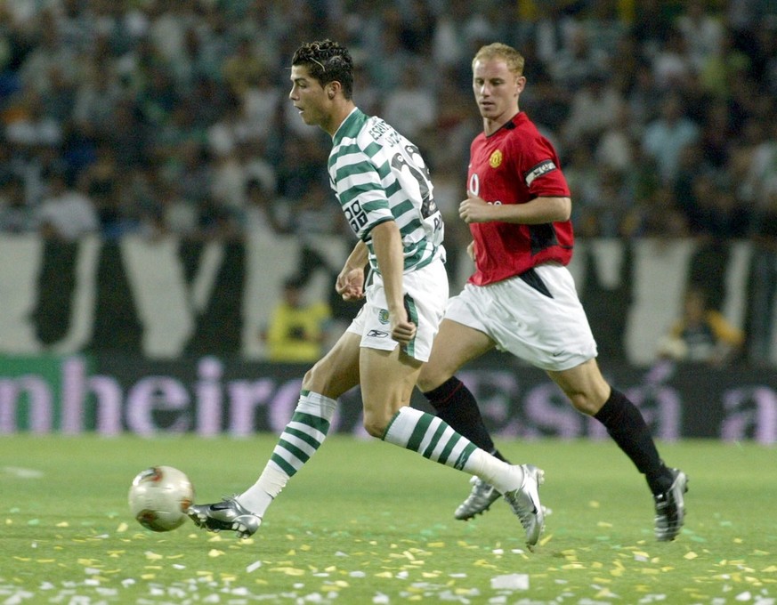 Sporting's Cristiano Ronaldo (R) chases a unidentified Manchester United player during a friendly match at the inauguration of a new Sporting Stadium &quot;Alvalade XII&quot;, 06 August 2003. The new  ...
