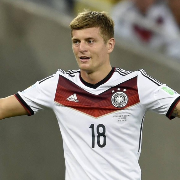 13.07.2014, Fussball WM 2014 in Brasilien, Finale: Deutschland - Argentinien in Rio de Janeiro, Maracana Stadion. Toni Kroos (Deutschland) ratlos. PUBLICATIONxNOTxINxNED
13 07 2014 Football World C ...