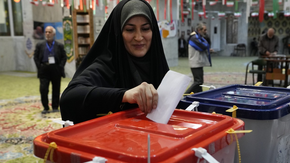 Polling stations close in Iran – first information about Navalnaya’s rise with emotional farewell ++ Orchestra plays Sinatra’s “My Way”