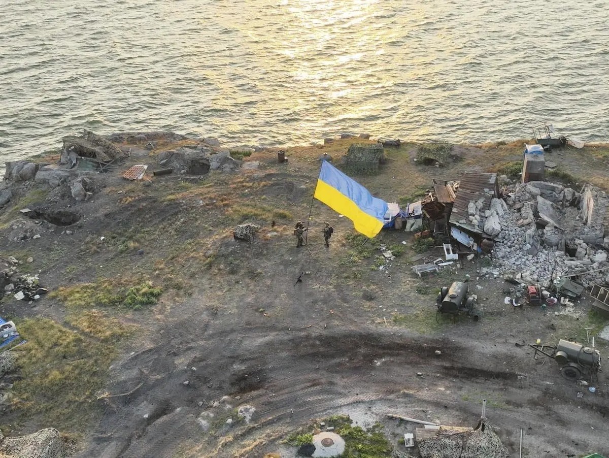 Le drapeau ukrainien flotte sur l'île du Serpent.
