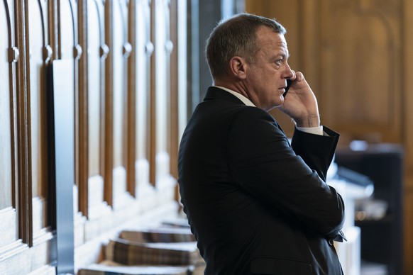 Martin Landolt, BDP-GL, telefoniert im Vorzimmer des Nationalrats an der Sommersession der Eidgenoessischen Raete, am Montag, 3. Juni 2019 i in Bern. (KEYSTONE/Alessandro della Valle)