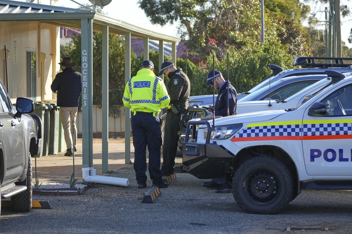Police officers gather in Beacon, Western Australia, Friday, July 11, 2025, as they prepare to search for missing German backpacker Carolina Wilga. (ABC News via AP)
Australia German Backpacker
