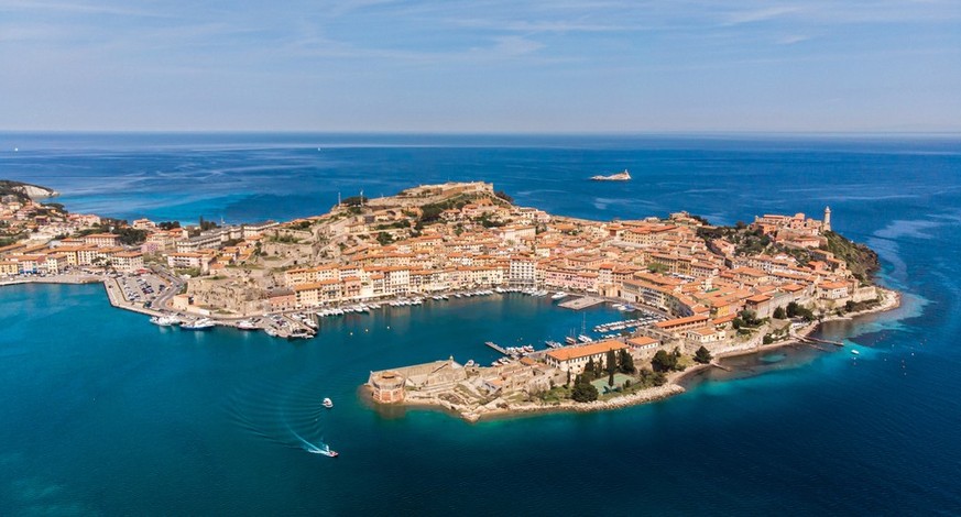 Portoferraio heisst übersetzt «Eisenhafen» und ist ein Hinweis auf den früheren Eisenabbau auf Elba.