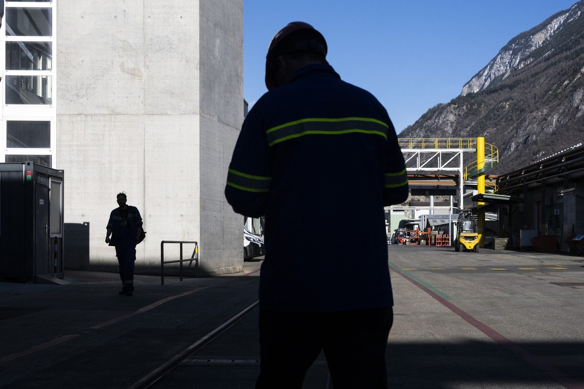 Illustration des chaines de production et de la recherche et développement de Novelis SA sur l’aluminium photographie ce mardi 17 mars 2026 sur site de Sierre. En collaboration avec BMW Group Suisse,  ...