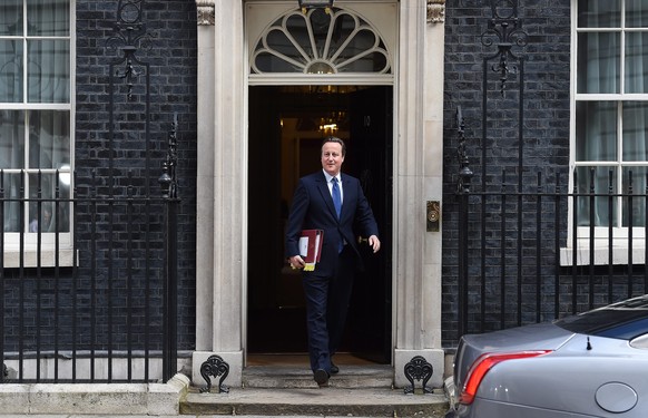 epaselect epa05422685 Departing British Prime Minister David Cameron leaves 10 Downing Street, Westminister for his last Prime Minister&#039;s Questions in the House of Commons, in London, 13 July 201 ...