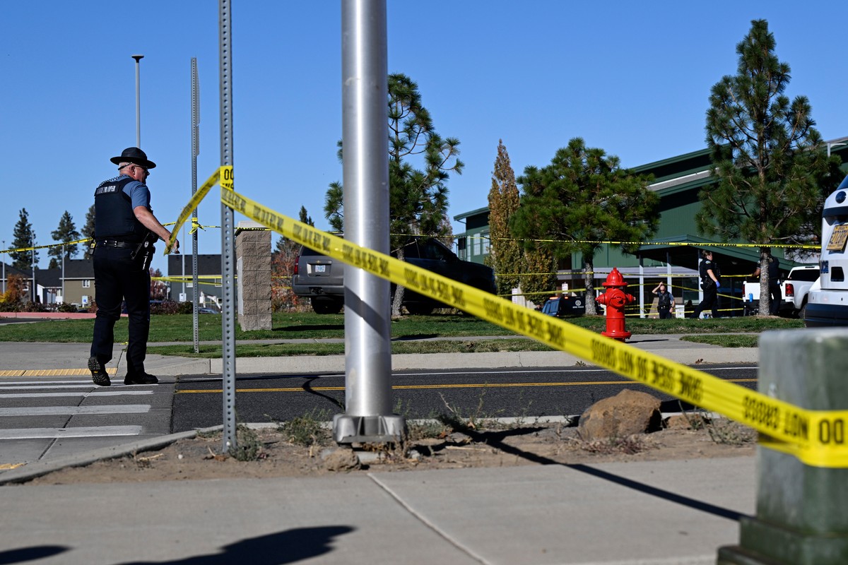 Police tape is placed outside Silver Rail Elementary school, where a shooting took place, on Thursday, Oct. 15, 2026 in Bend, Ore. (AP Photo/Joe Kline)
APTOPIX Oregon School Shooting