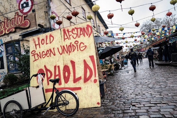 Opholdsforbud paa dele af Christiania indfoeres torsdag den 7. januar 2021. Fra den 7. januar 2021 til og med den 13. januar 2021 vil det vaere midlertidigt forbudt at tage ophold i Pusher Street og G ...