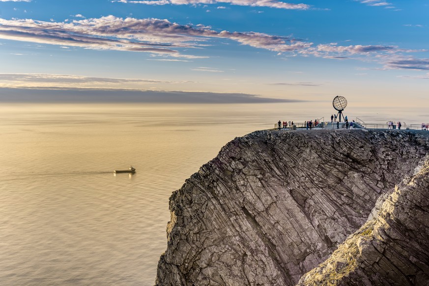 Die Touristen am Nordkap blicken ins ... Nichts.