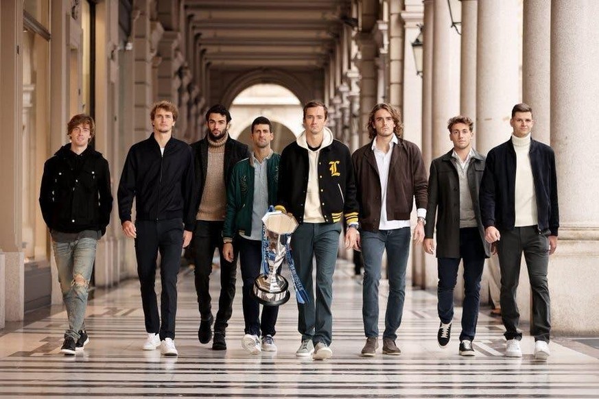 Das Teilnehmerfeld bei den ATP Finals: Andrei Rublew, Alexander Zverev, Matteo Berrettini, Novak Djokovic, Daniil Medwedew, Stefanos Tsitsipas, Casper Ruud und Hubert Hurkacz (von links).