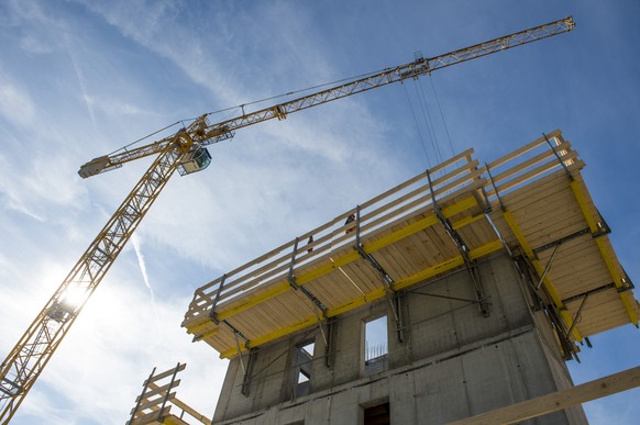 Baustart des neuen Apartmenthauses &quot;Biber&quot; der Andermatt Swiss Alps, am Freitag, 3. Oktober 2014, in Andermatt. Mit dem Apartmenthaus &quot;Biber&quot; entwirft Andermatt Swiss Alps voll bew ...