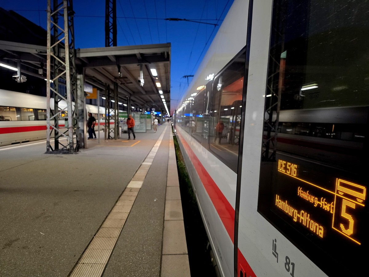 epa13059595 An ICE high-speed train stands at the main station in Bremen, Germany, 23 June 2026. Deutsche Bahn said all trains were being held at stations due to a nationwide disruption to the GSM-R d ...