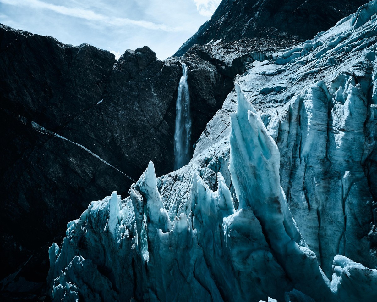 in der Fotoserie "Fleeting Glaciers" hat der 23-jährige Niklas Eschenmoser die Schweizer Gletscherwelt abgelichtet.