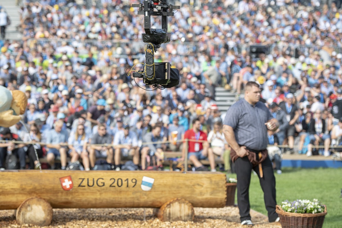 Ein TV Kamera am Eidgenoessischen Schwing- und Aelplerfest (ESAF) in Zug, am Samstag, 24. August 2019. (KEYSTONE/Urs Flueeler)