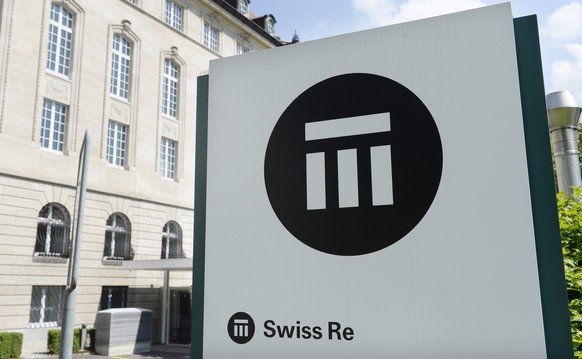 ARCHIV --- ZU DEN GEWINNZAHLEN DES RUECKVERSICHERERS SWISS RE STELLEN WIR IHNEN FOLGENDES BILDMATERIAL ZUR VERFUEGUNG --- Das Logo des Rueckversicherers Swiss Re, aufgenommen am Donnerstag, 24. April  ...