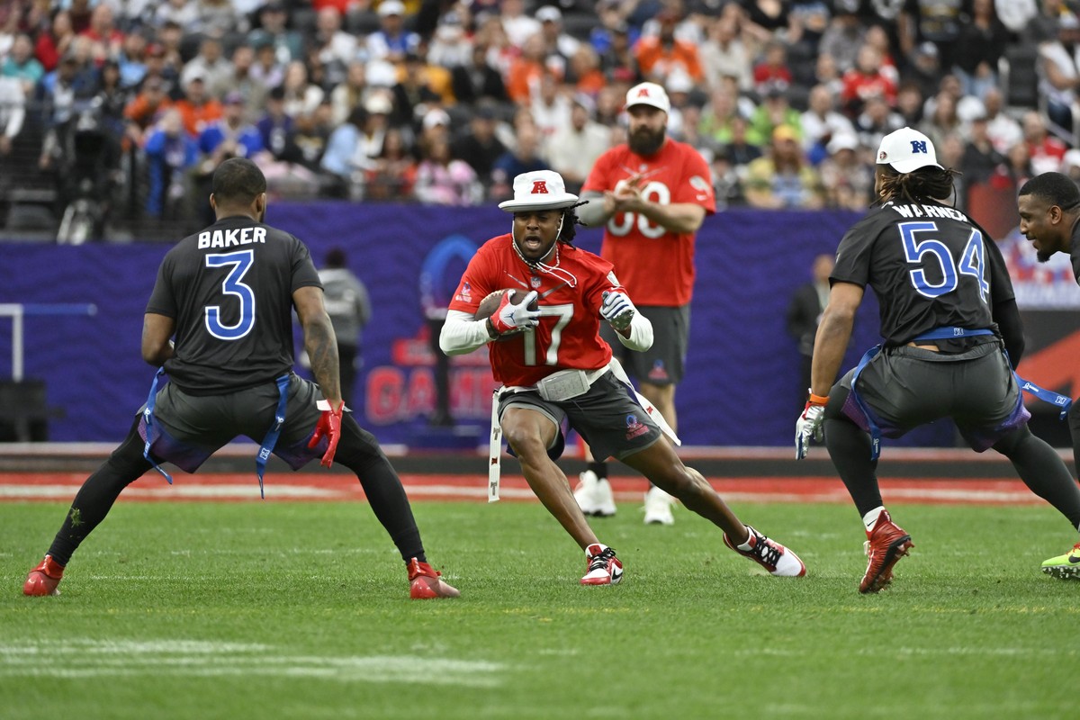 AFC wide receiver Davante Adams (17) of the Las Vegas Raiders runs with the ball as NFC strong safety Budda Baker (3) of the Arizona Cardinals and NFC middle linebacker Fred Warner (54) of the San Fra ...