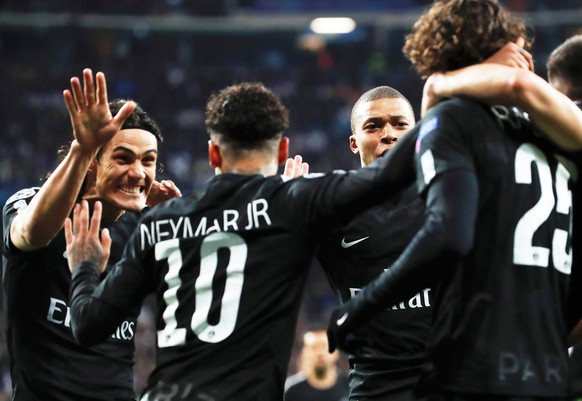 epa06525659 Paris Saint-Germain players (L-R) Edinson Cavani, Neymar, and Kylian Mbappe celebrate their 1-0 lead during the UEFA Champions League round of 16, first leg soccer match between Real Madri ...