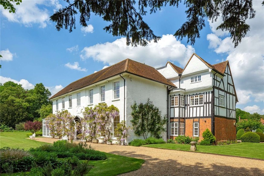 Mel B's house is for sale. 
Church Road
Little Marlow, Marlow, Buckinghamshire, SL7 3RZ
https://search.savills.com/property-detail/gbherslac210396
