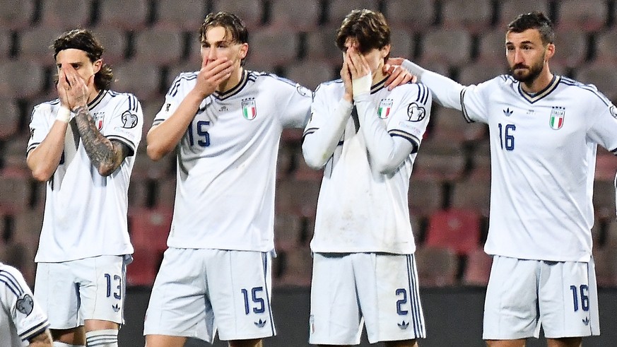epa12863057 Players of Italy react during the penalty shoout-out in the FIFA World Cup 2026 European playoff match between Bosnia and Herzegovina and Italy in Zenica, Bosnia and Herzegovina, 31 March  ...