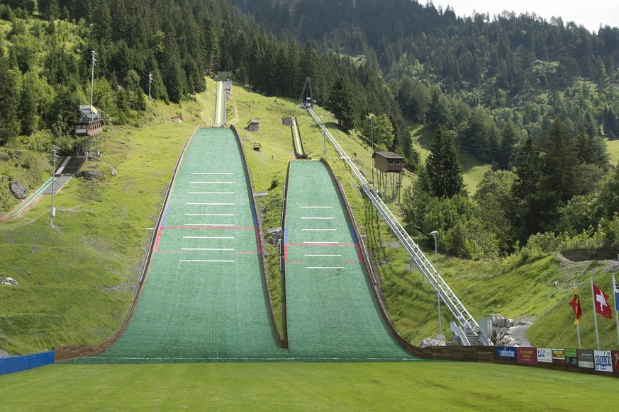 Die neue Skisprunganlage in Kandersteg im Kandertal in Kanton Bern am Montag 1. August 2016. (KEYSTONE/Urs Flueeler)