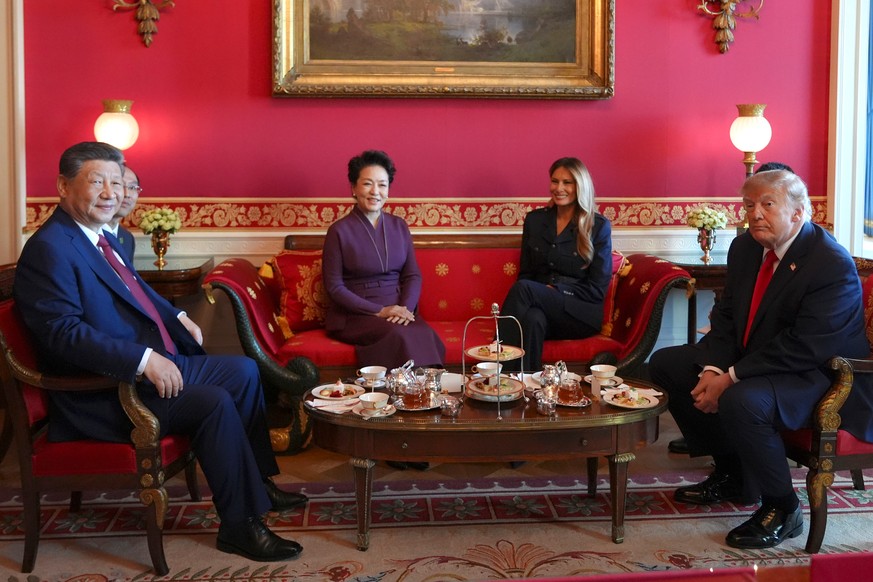 President Donald Trump, from right, and first lady Melania Trump attend a tea with China's President Xi Jinping, from left, and his wife Peng Liyuan in the Red Room of the White House, Friday, Se ...