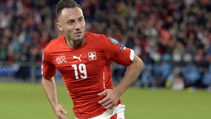 ARCHIVBILD JOSOP DRMIC, DER WEGEN EINER VERLETZUNG NICHT AN DIE EUROPAMEISTERSCHAFT REISEN WIRD --- Swiss Josip Drmic celebrates the third goal for Switzerland during the UEFA EURO 2016 qualifying soc ...