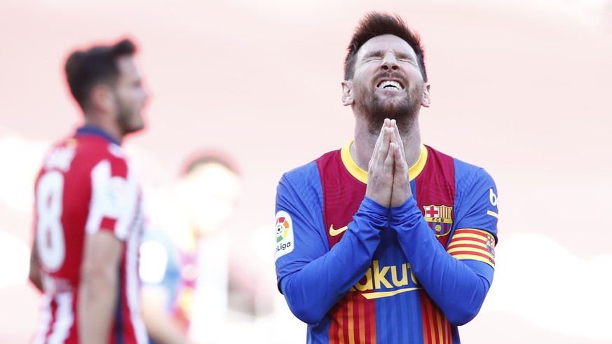 Barcelona&#039;s Lionel Messi reacts after a missed scoring opportunity during the Spanish La Liga soccer match between FC Barcelona and Atletico Madrid at the Camp Nou stadium in Barcelona, Spain, Sa ...